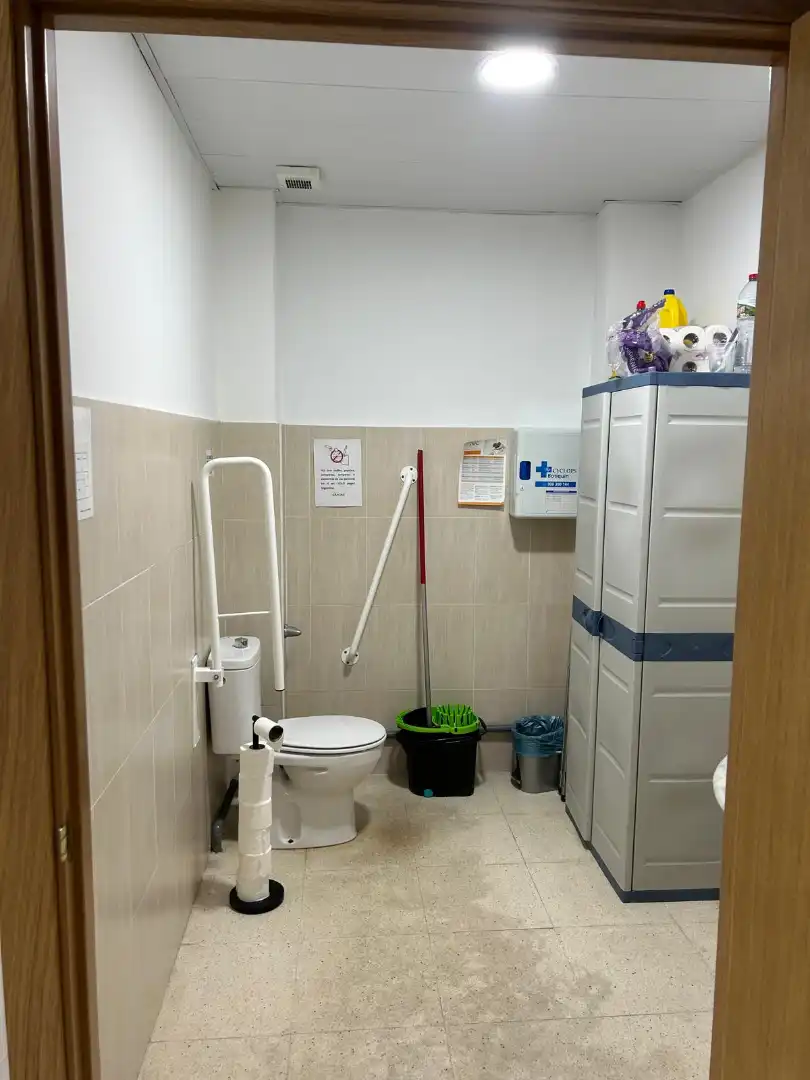 Baño de Local de alquiler en Llinars del Vallès