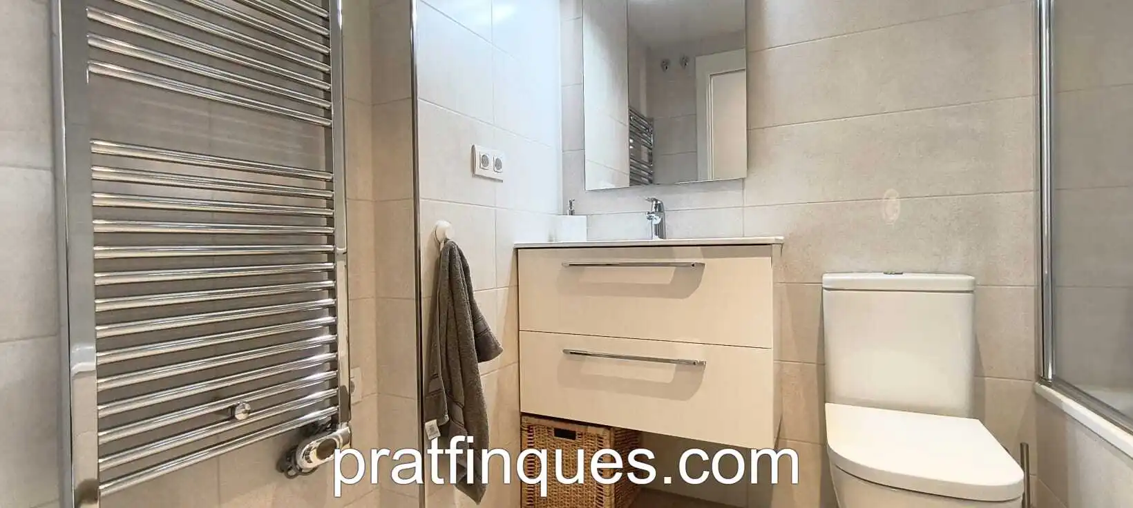 Badezimmer von Wohnung zum Verkauf in L'Hospitalet de Llobregat mit Klimaanlage, Heizung und Parkett