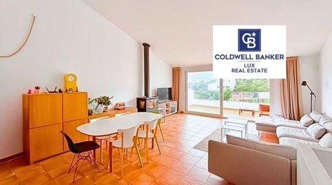Con sus vistas al mar y su ubicación ideal en Cadaqués, esta casa cumple todos los requisitos para comprar en la Costa Brava. Situ
