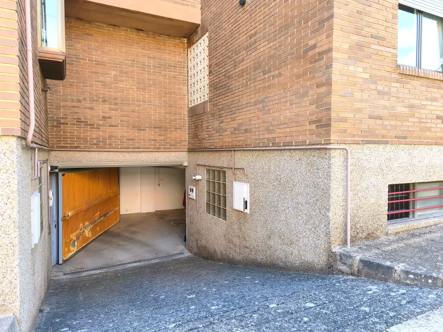 Vista exterior de Casa adosada en venda en  Logroño amb Calefacció, Jardí privat i Parquet