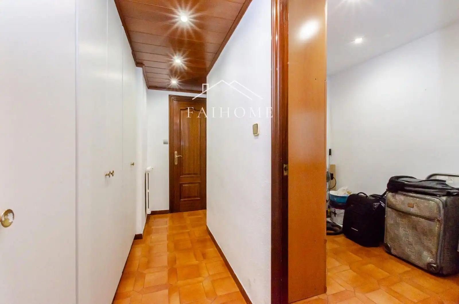 Piso en venta en Sabadell con Calefacción, Parquet y Terraza