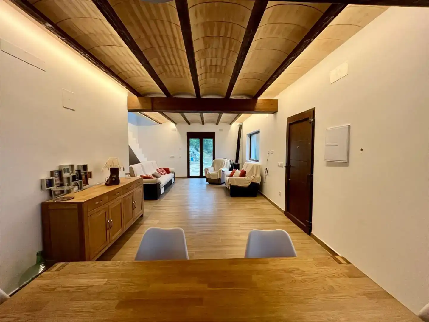 Sala d'estar de Finca rústica en venda en Sierra Engarcerán amb Aire condicionat, Jardí privat i Traster