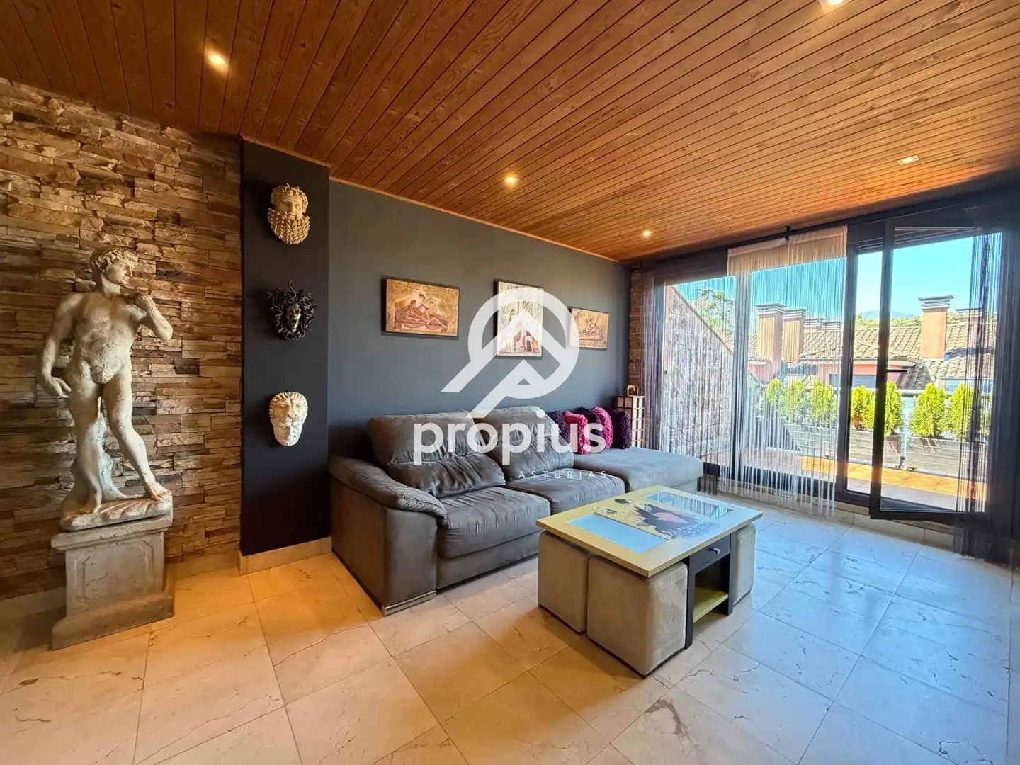 Wohnzimmer von Dachboden zum Verkauf in Llanes mit Heizung, Terrasse und Abstellraum