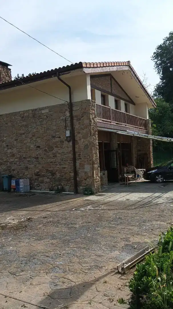 Vista exterior de Casa o xalet en venda en Gatika amb Jardí privat, Traster i Moblat