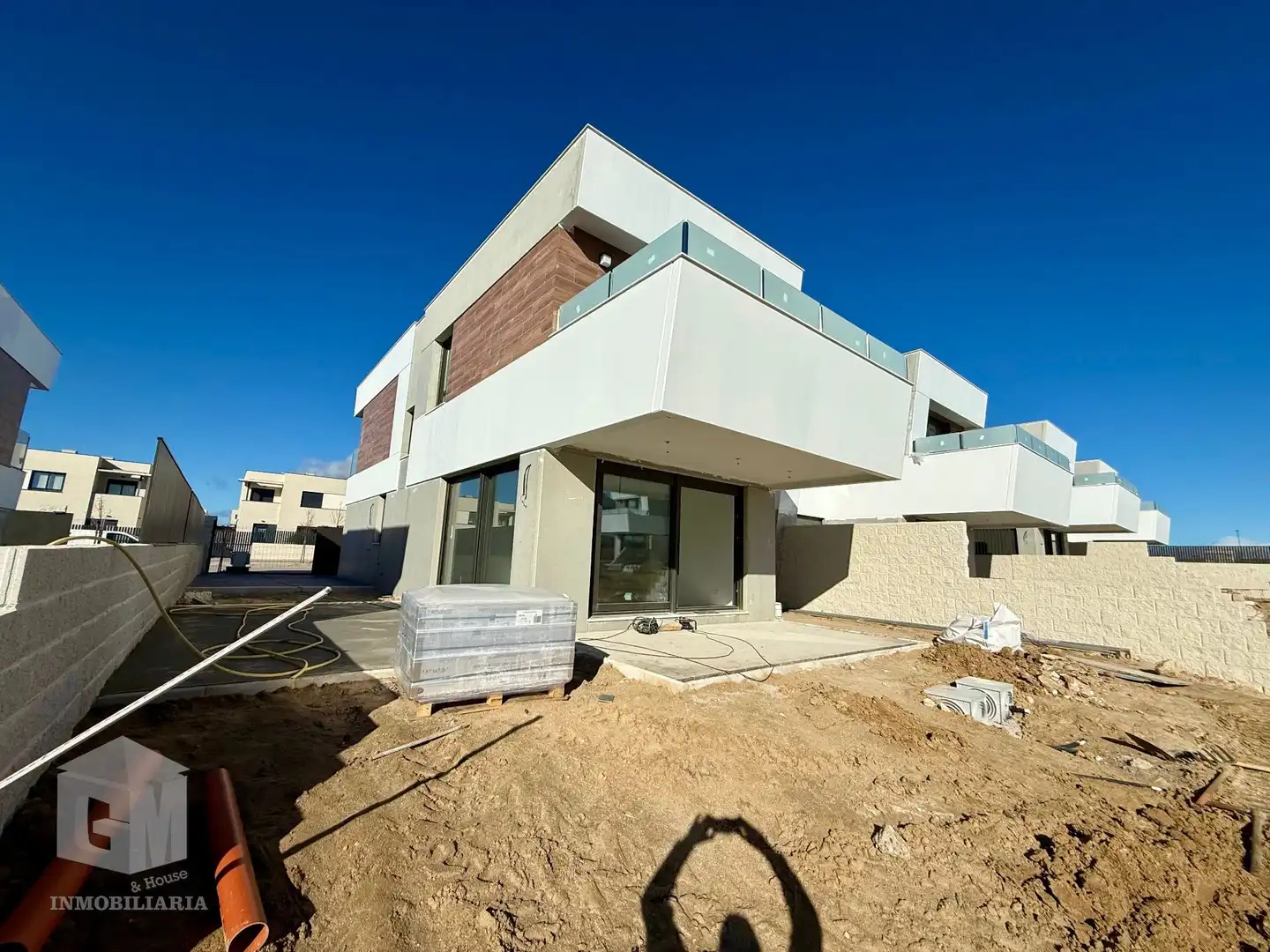 Vista exterior de Casa adosada en venta en Villaviciosa de Odón con Calefacción, Jardín privado y Terraza