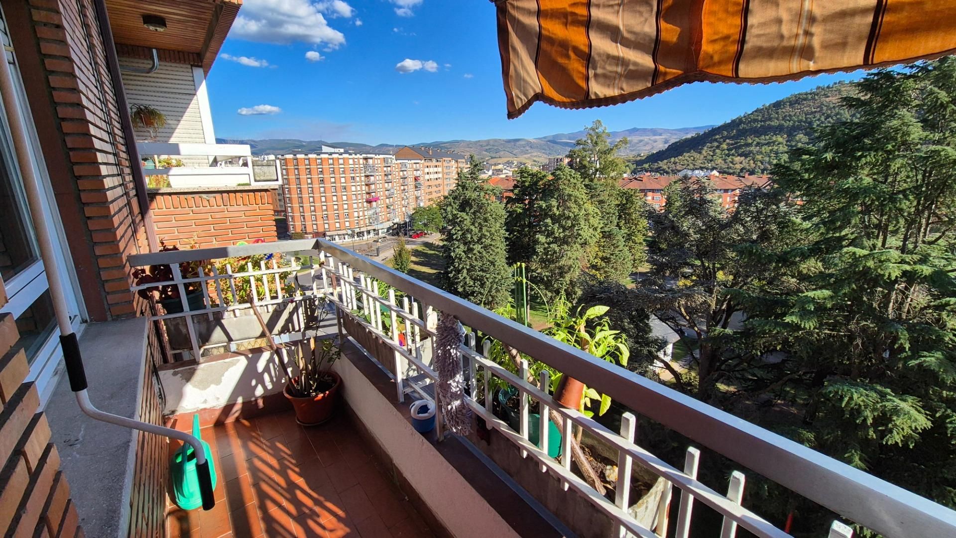 Terraza de Piso en venta en Ponferrada con Calefacción, Terraza y Trastero