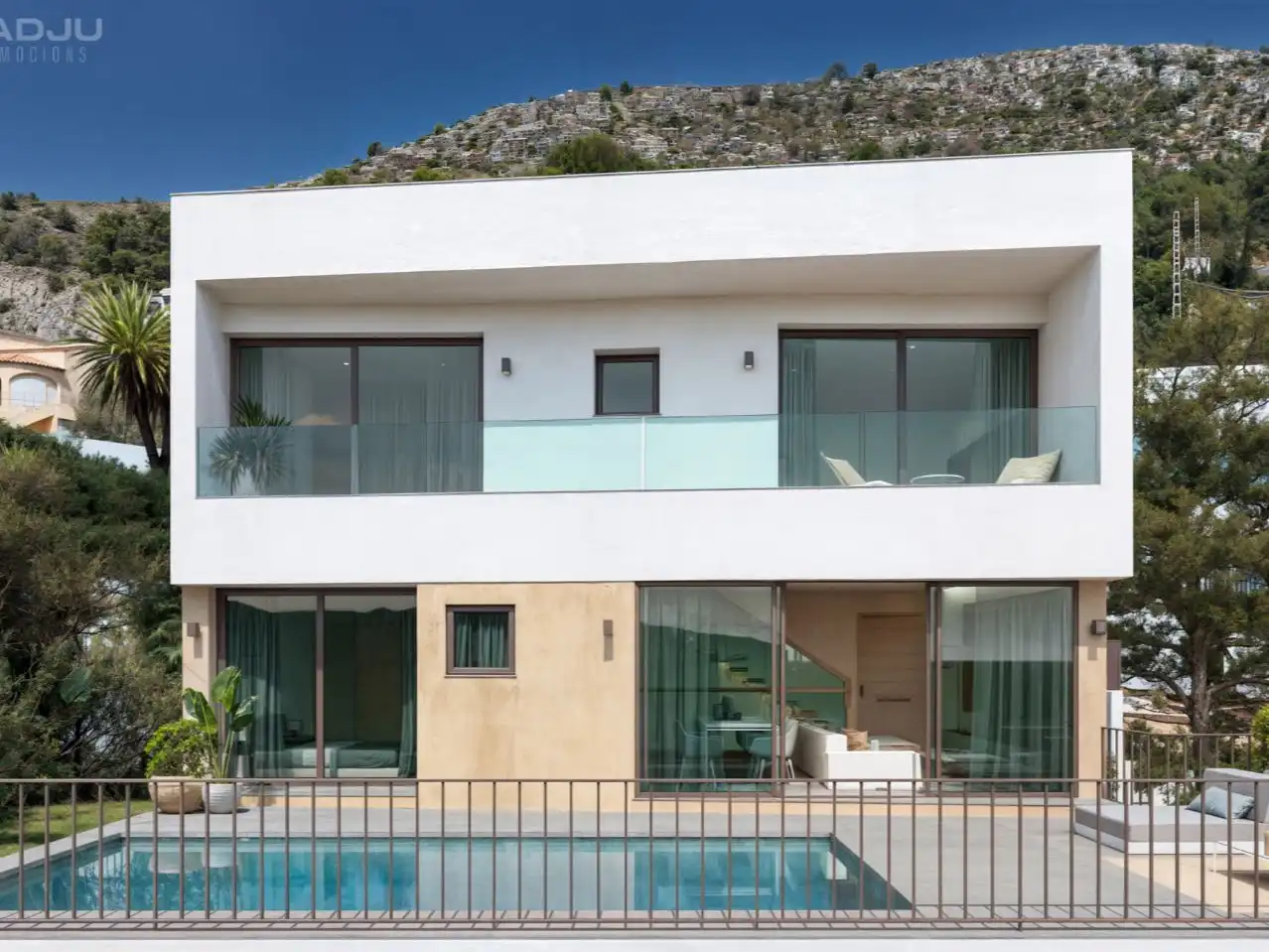 Xalet amb piscina en venda a les forques 23
