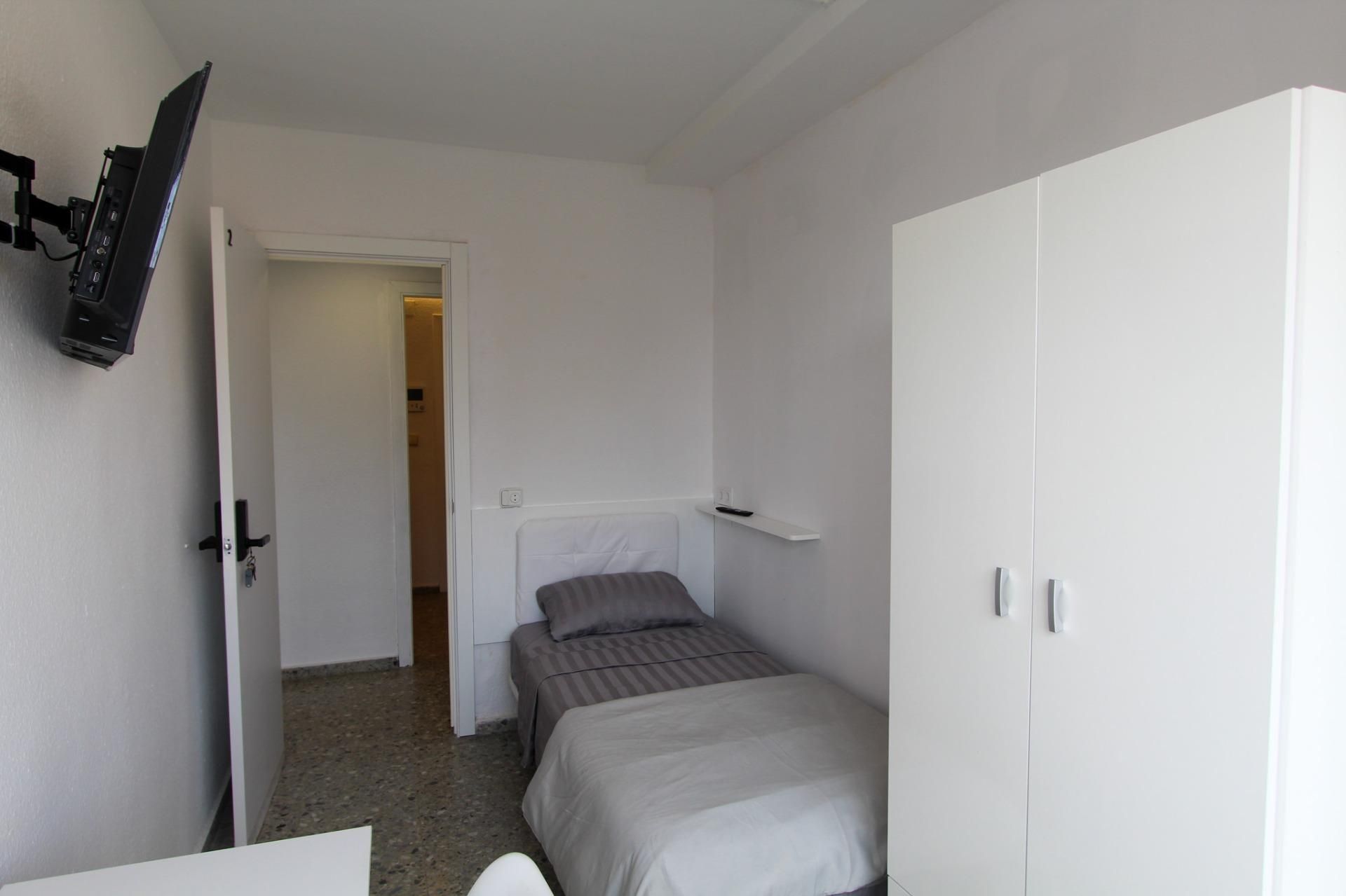 Bedroom of Flat to share in  Valencia Capital  with Heating and Balcony