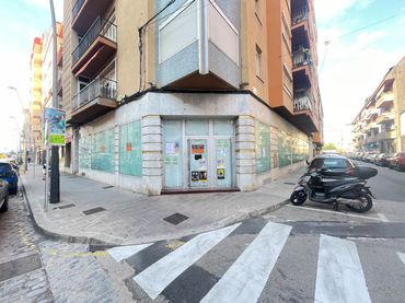 Locale commerciale in affitto a GENERALITAT 102