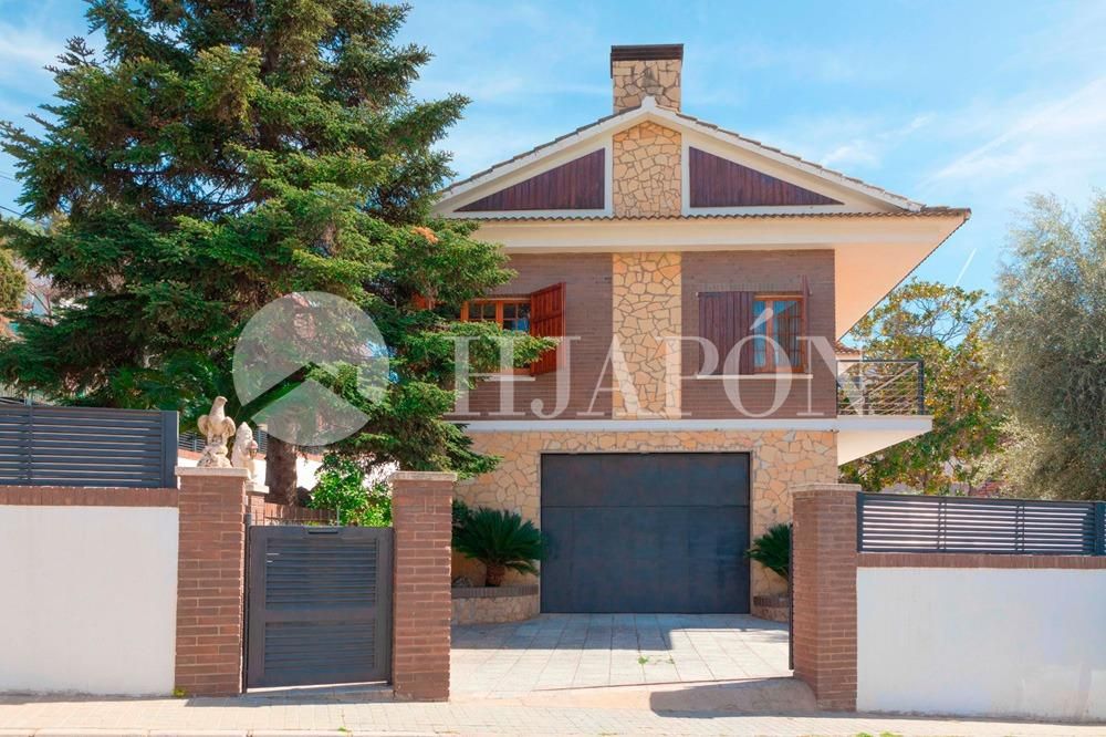 Exterior view of House or chalet for sale in Tiana  with Air Conditioner, Heating and Private garden