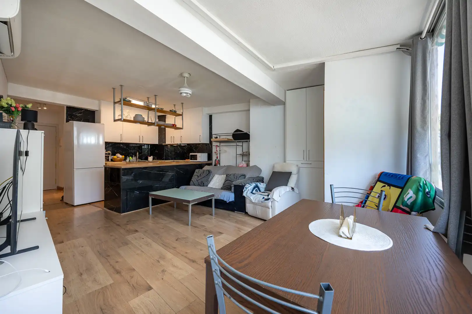 Living room of Flat for sale in Benidorm  with Swimming Pool, Furnished and Community pool