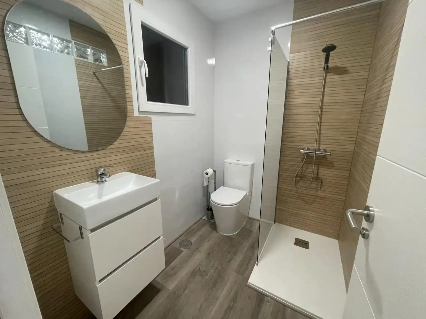 Bathroom of Flat for share in Cartagena  with Air Conditioner, Heating and Furnished