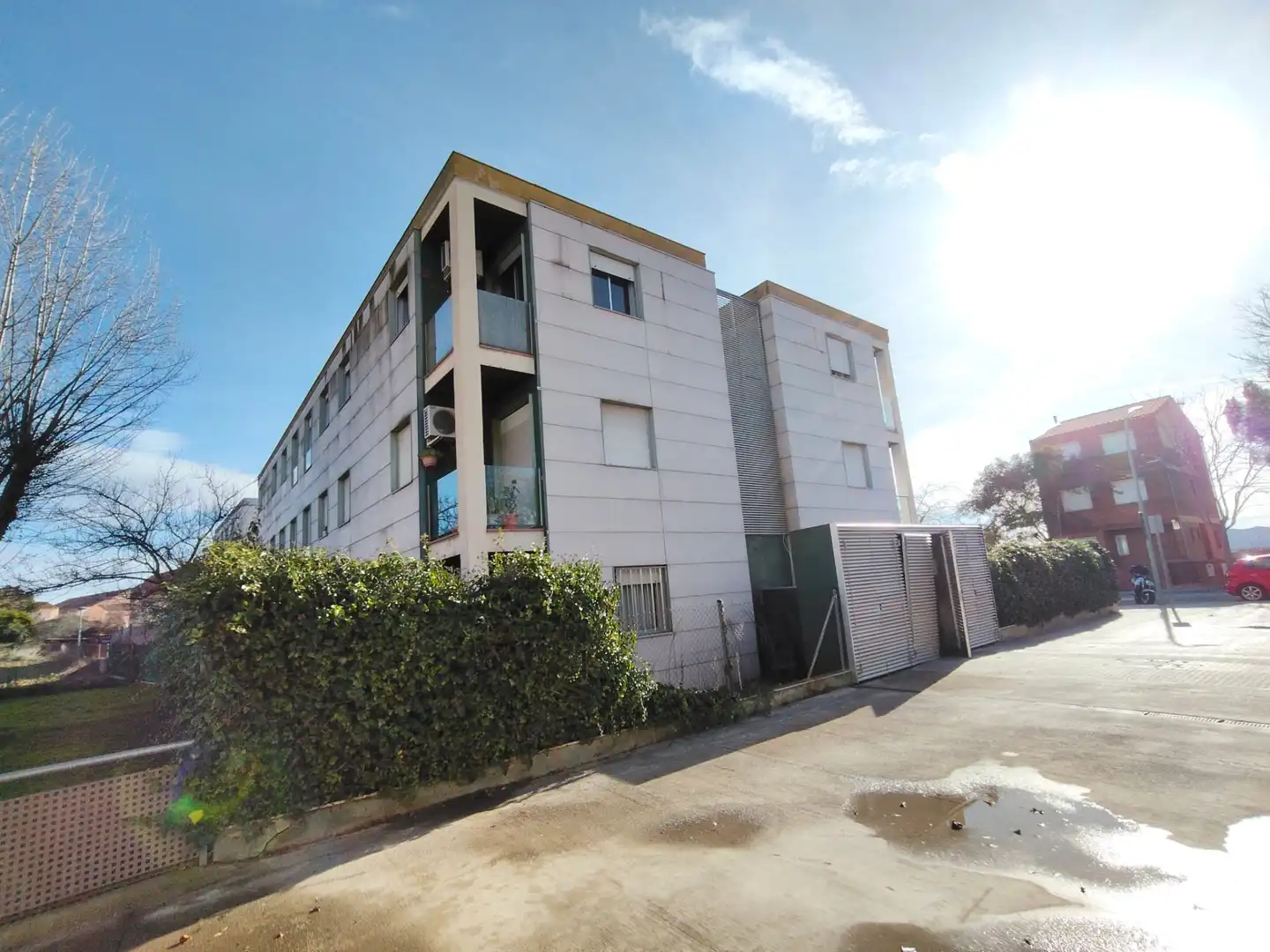 Vista exterior de Planta baixa en venda en La Granada amb Traster