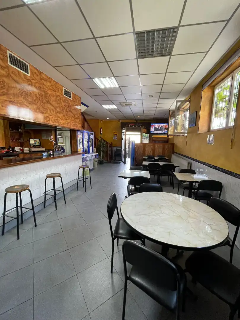 Local en venta en Valle de Trápaga-Trapagaran con Aire acondicionado, Terraza y Amueblado