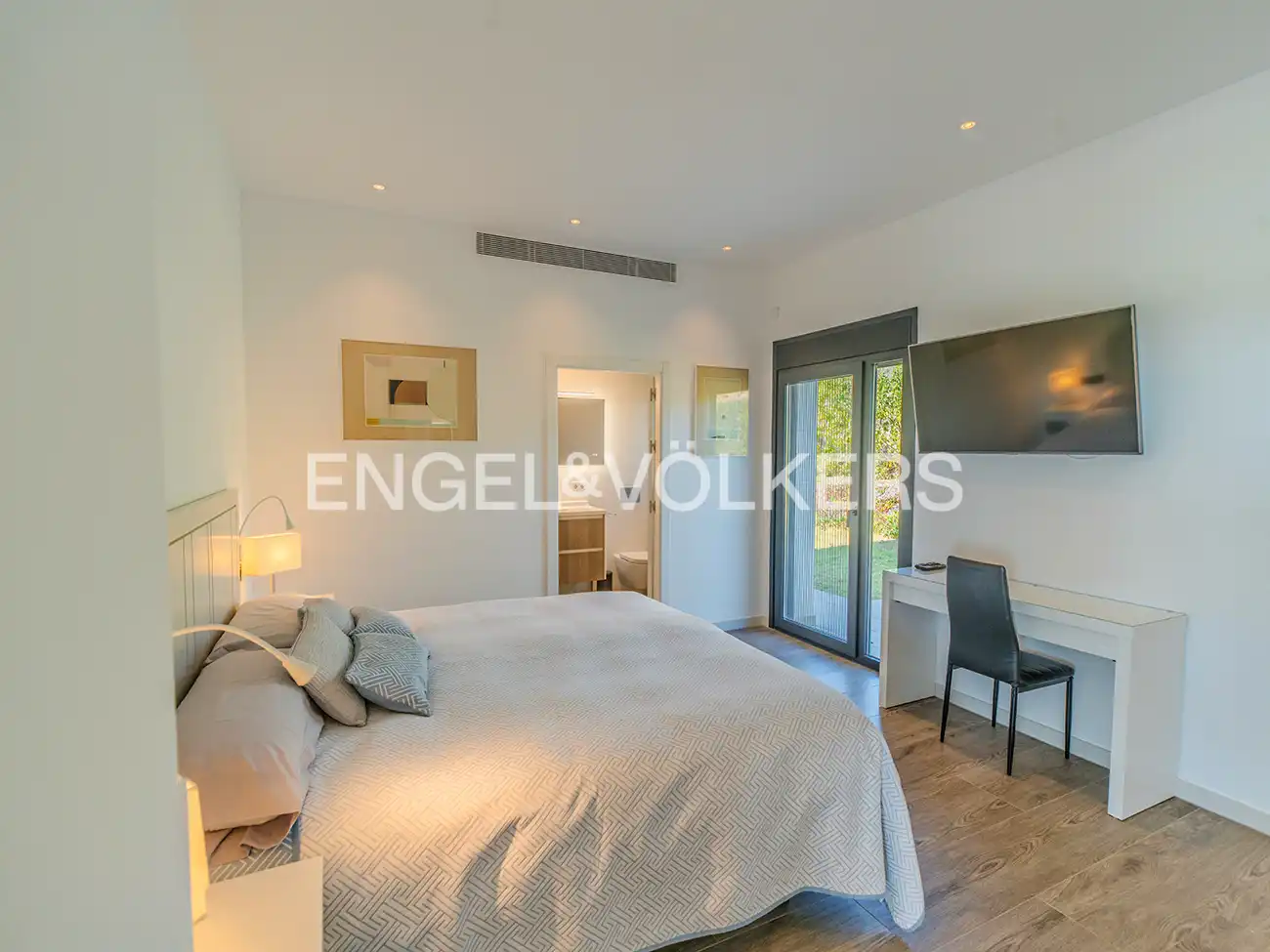 Dormitori de Casa o xalet en venda en Alicante / Alacant amb Aire condicionat, Calefacció i Jardí privat