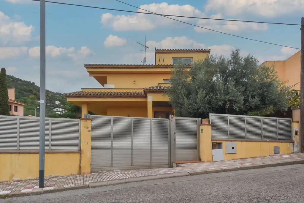 Exterior view of Houses for sale in Pineda de Mar  with Heating, Swimming Pool and Jacuzzi