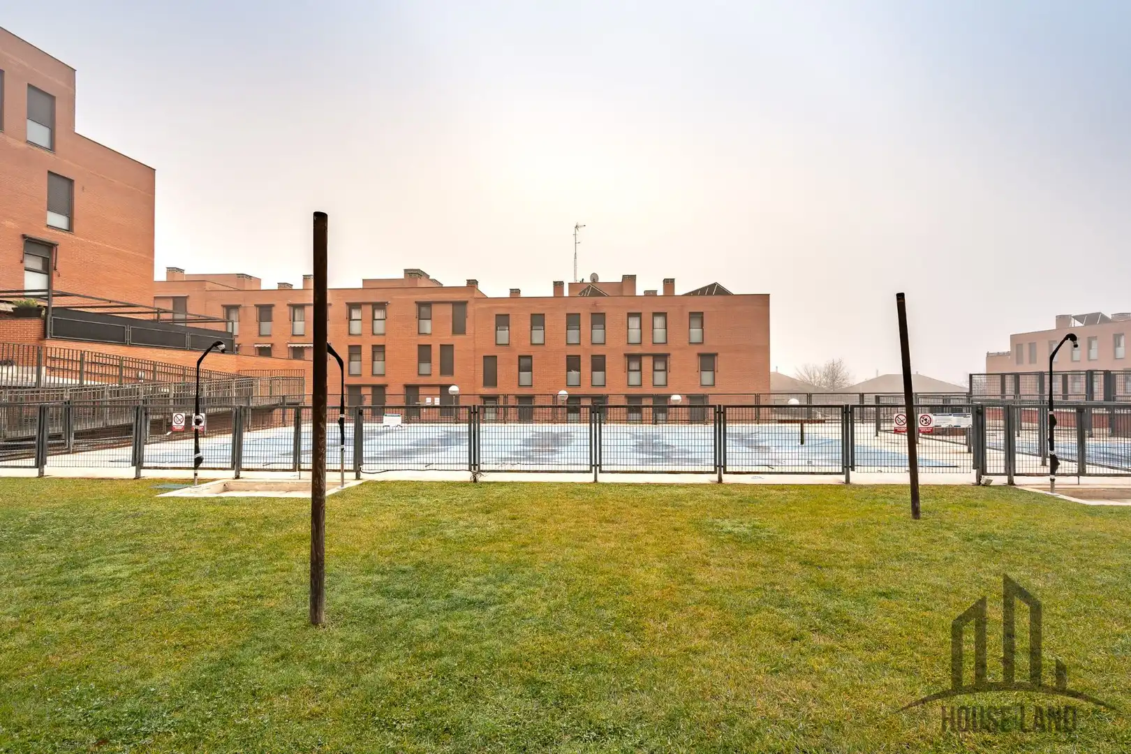 Vista exterior de Casa o xalet en venda en Paracuellos de Jarama amb Aire condicionat, Calefacció i Jardí privat