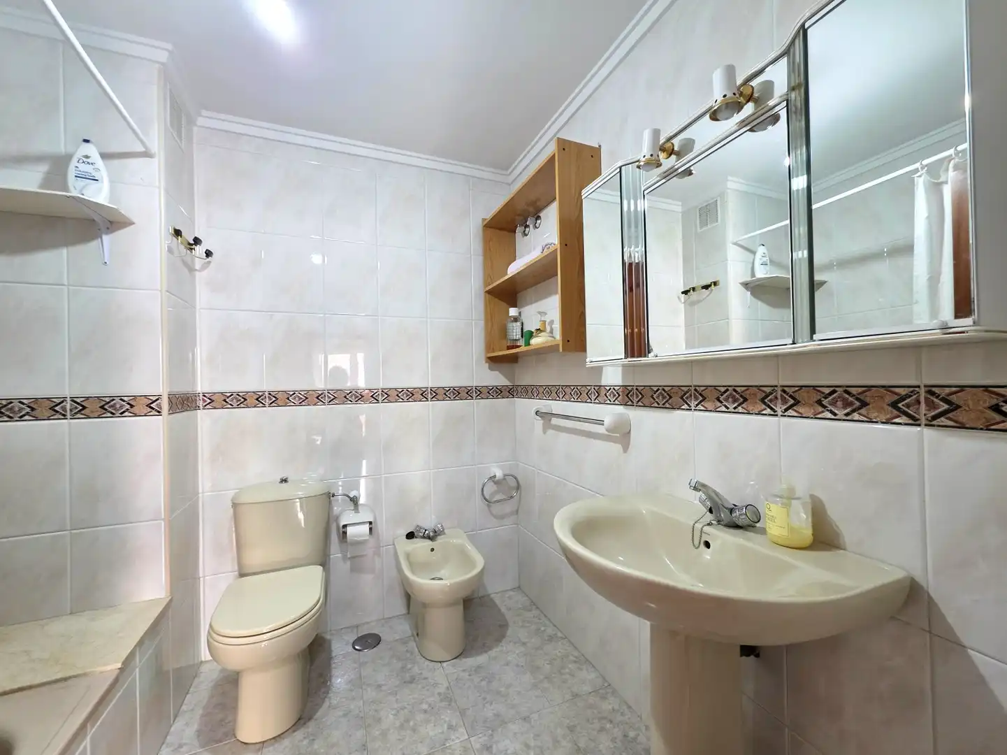 Badezimmer von Wohnung zum Verkauf in Siero mit Heizung, Parkett und Terrasse