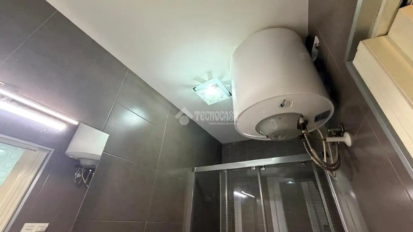 Bathroom of Flat for sale in Bilbao   with Parquet flooring and Balcony