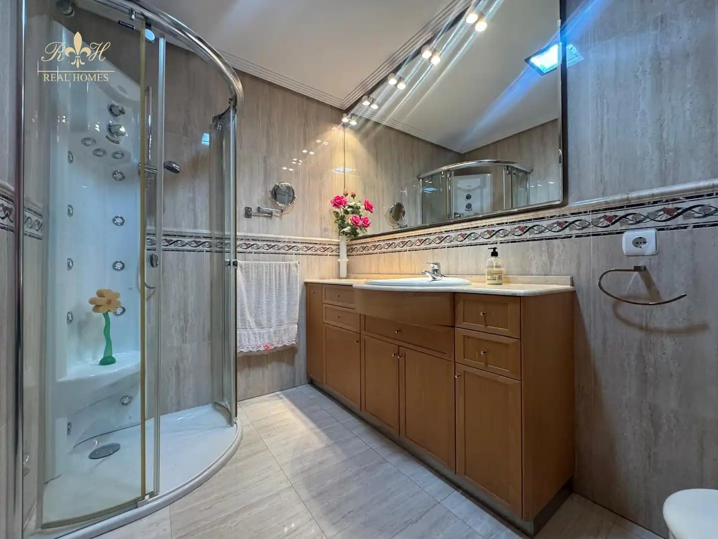 Baño de Piso en venta en Benidorm con Aire acondicionado, Terraza y Piscina