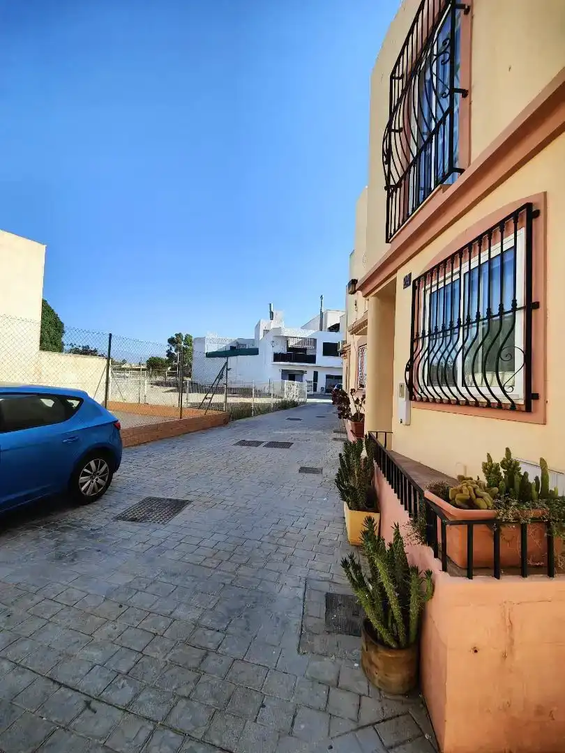 Vista exterior de Dúplex en venta en  Almería Capital