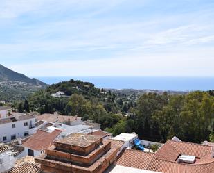 Vista exterior de Àtic de lloguer en Mijas amb Aire condicionat, Terrassa i Balcó