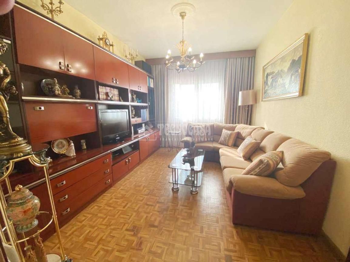 Living room of Flat for sale in  Madrid Capital  with Heating