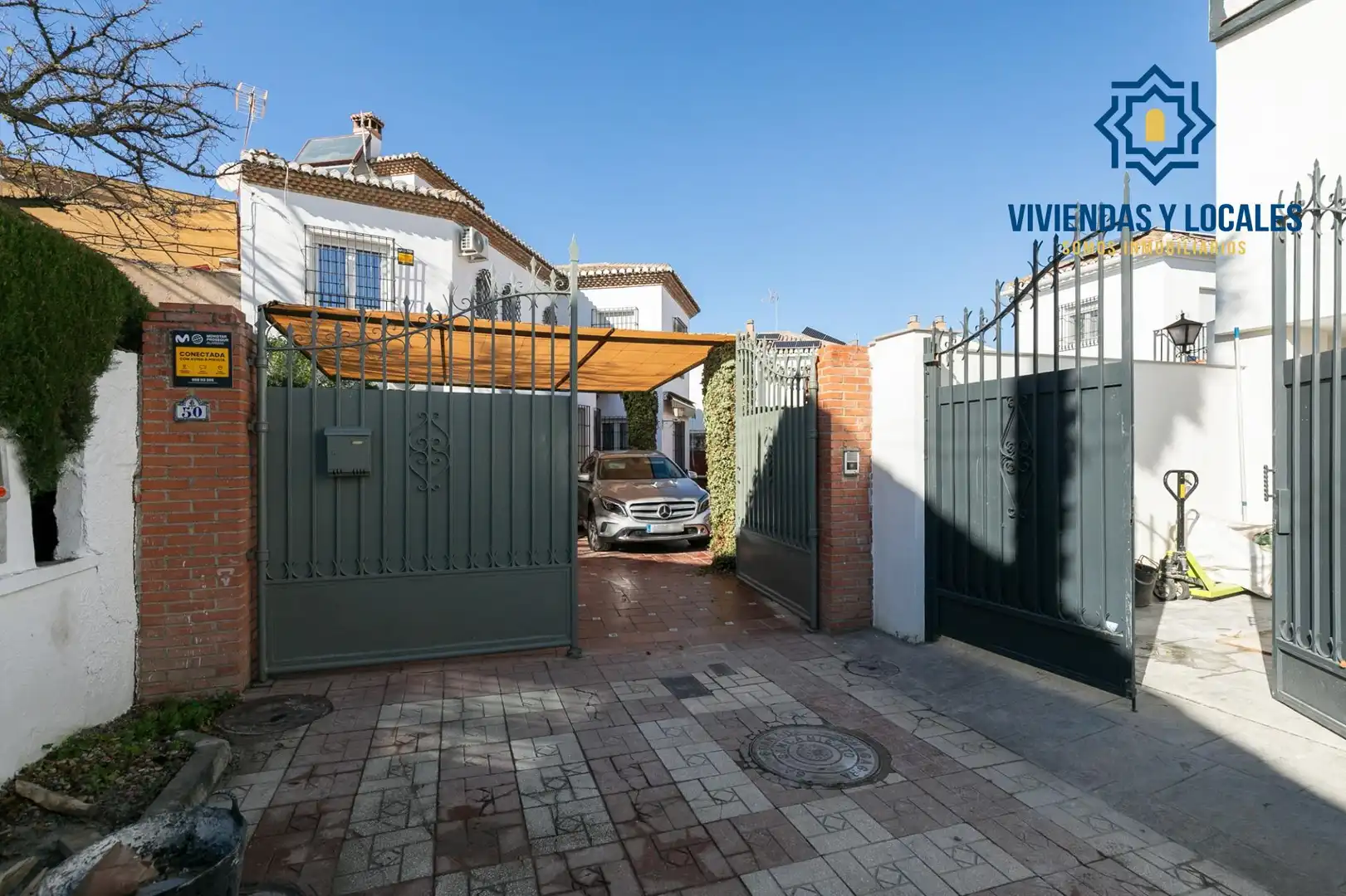 Exterior view of Houses for sale in Granada