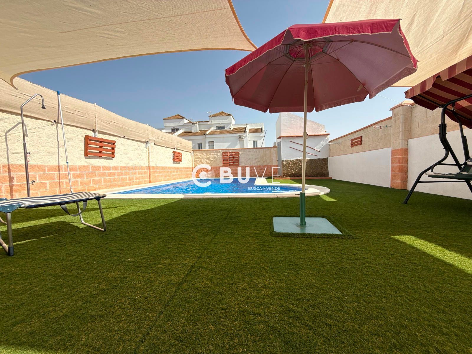 Piscina de Casa o xalet en venda en Huévar del Aljarafe amb Aire condicionat, Terrassa i Traster