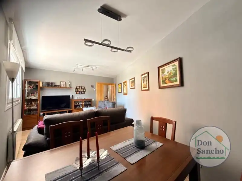 Comedor de Casa adosada en venta en Santovenia de Pisuerga con Calefacción y Terraza
