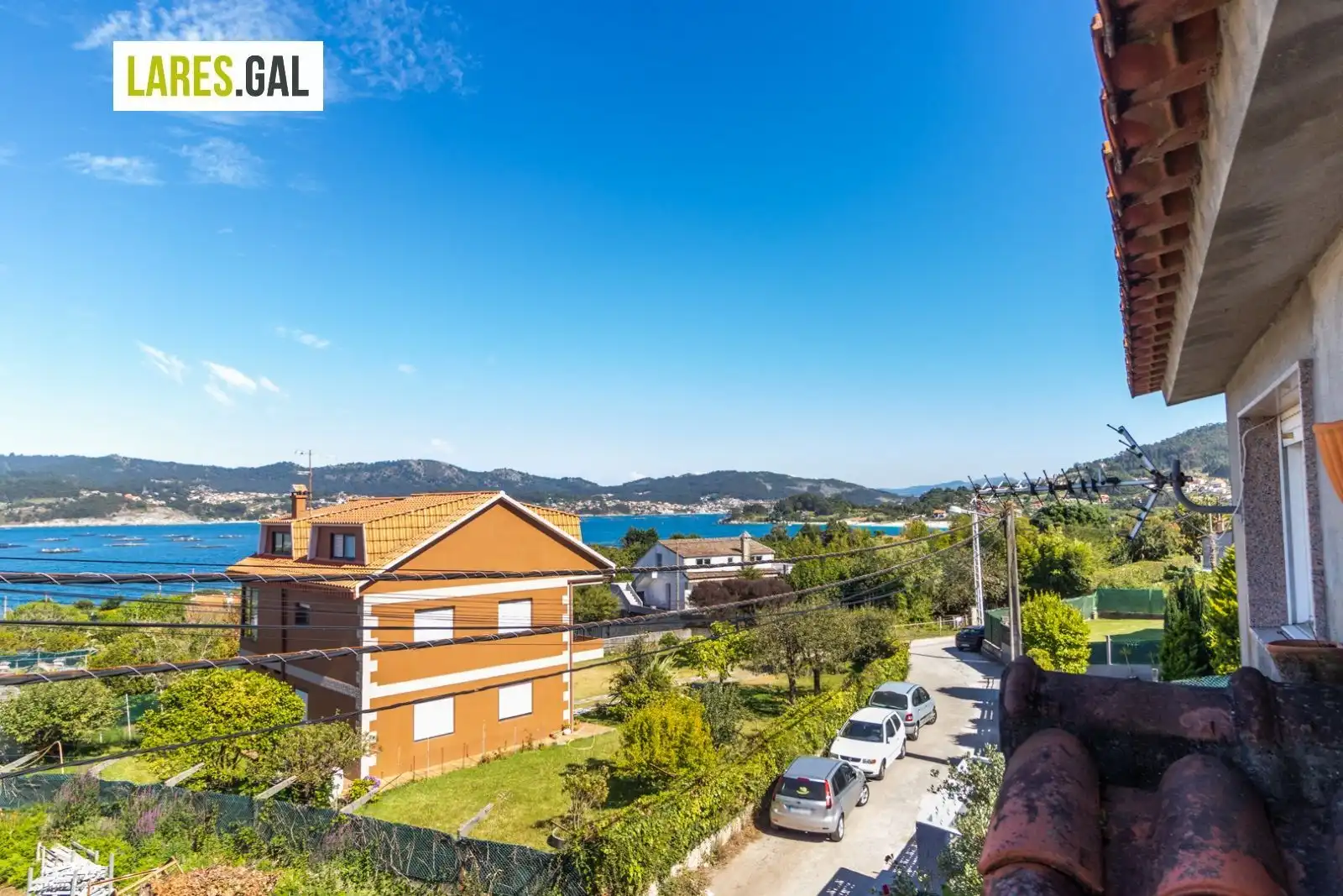 Exterior view of Flat for sale in Cangas   with Private garden, Terrace and Furnished