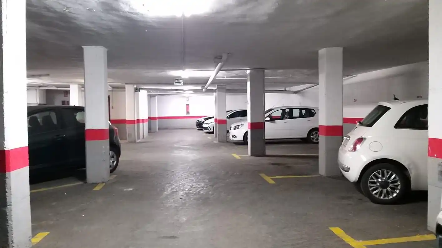 Parkplatz von Garage zur Miete in Granada