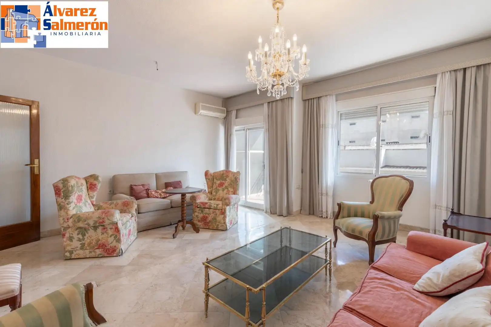 Sala de estar de Piso en venta en  Granada Capital con Terraza y Trastero