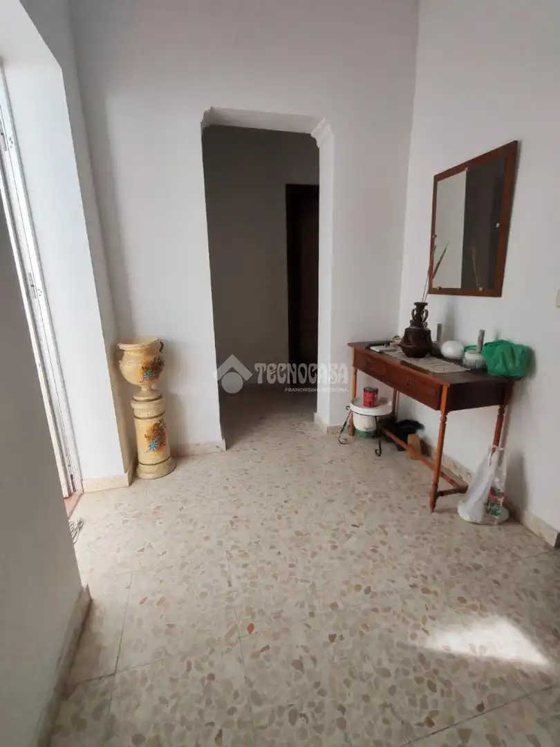 Casa adosada en venda en Marchena amb Aire condicionat
