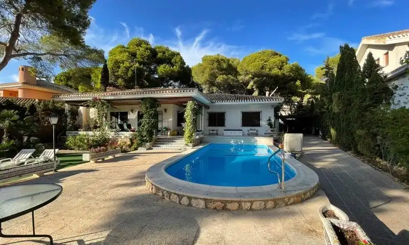 Villa avec piscine à vendre à Calle  Antonio Machado-Campoamor