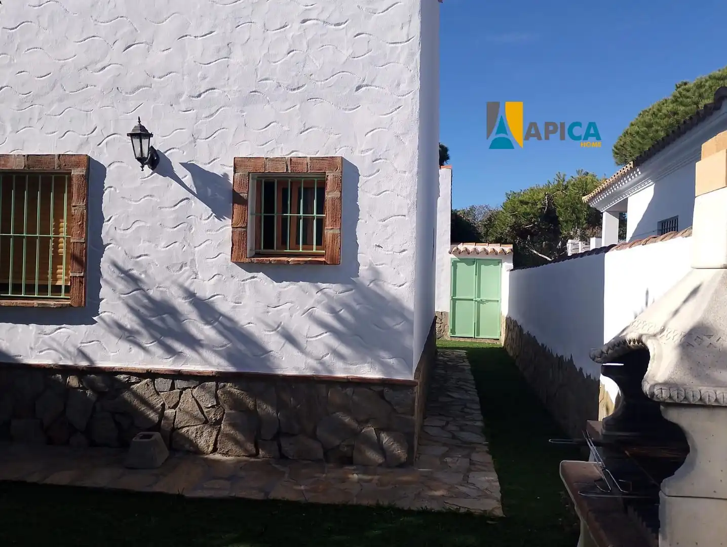 Vista exterior de Casa o chalet en venta en Barbate con Terraza, Trastero y Amueblado