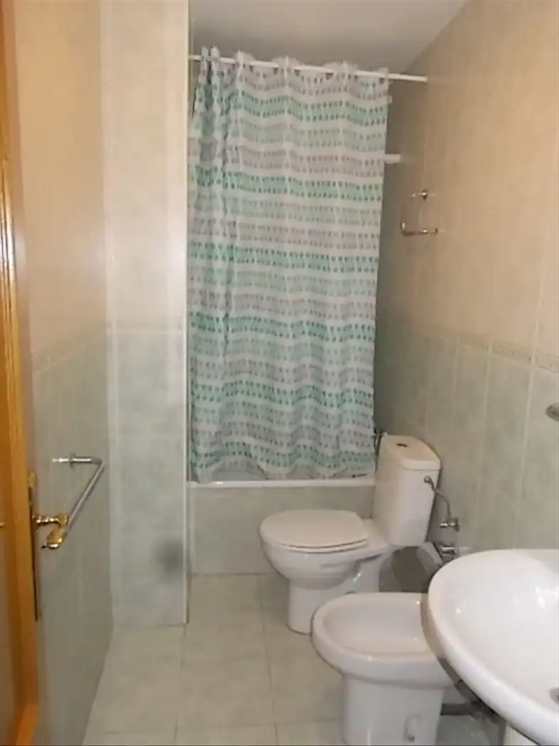 Bathroom of Apartments for rent in Burjassot  with Air Conditioner, Heating and Terrace