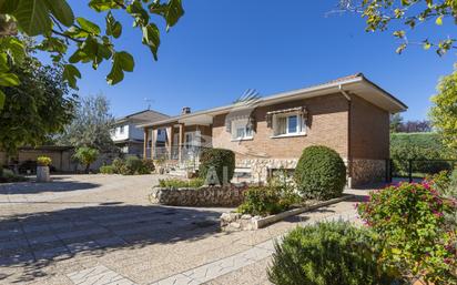 Vista exterior de Casa o xalet en venda en Villalbilla amb Calefacció