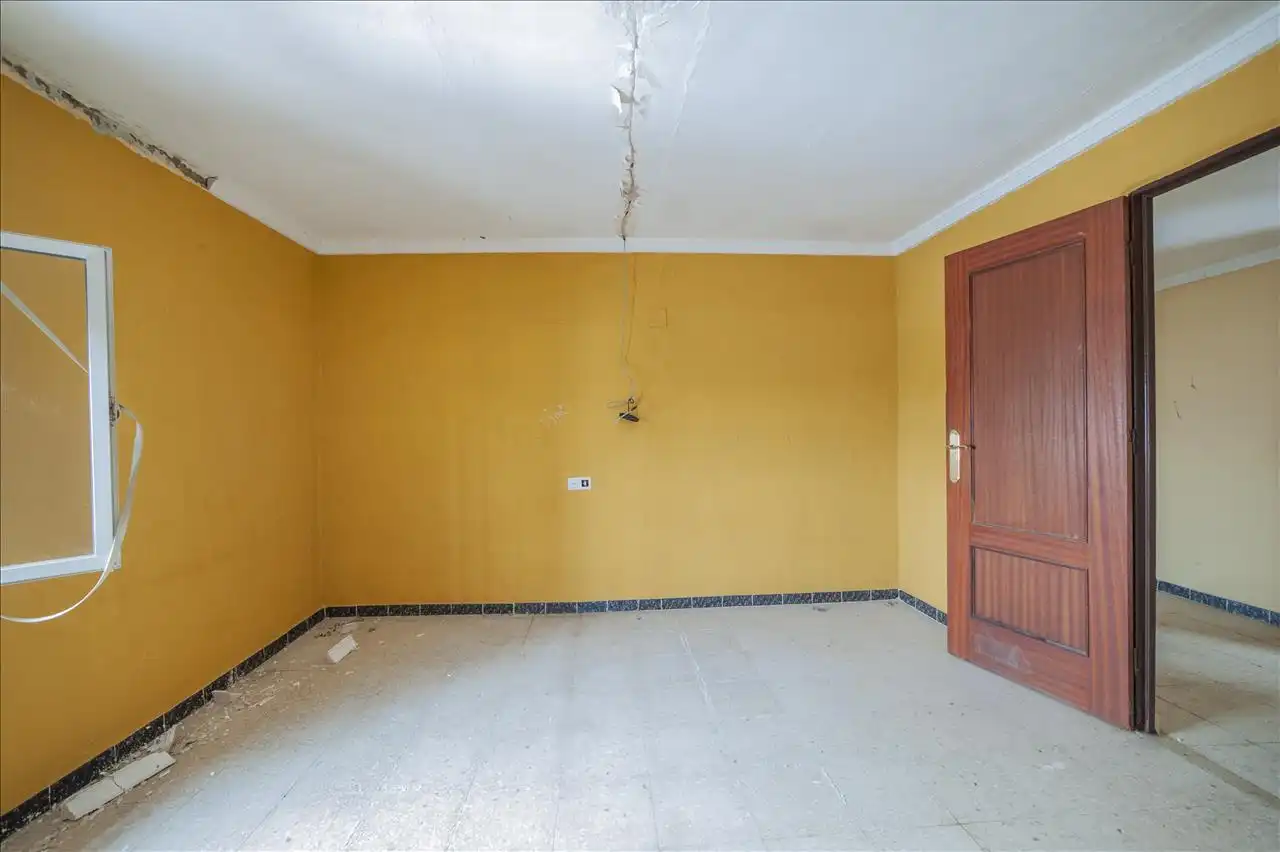 Casa adosada en venta en Lora del Río con Trastero