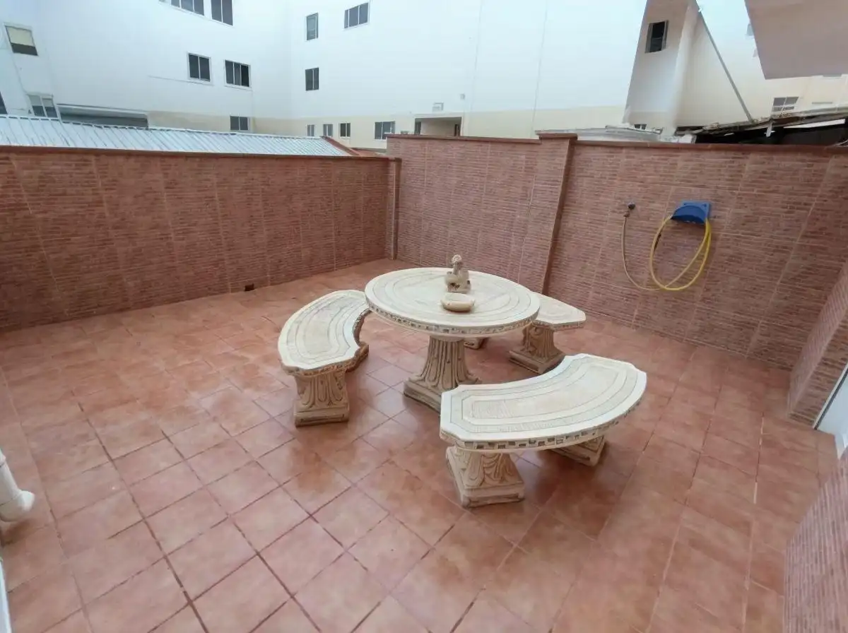 Piso con terraza en venta en Feria