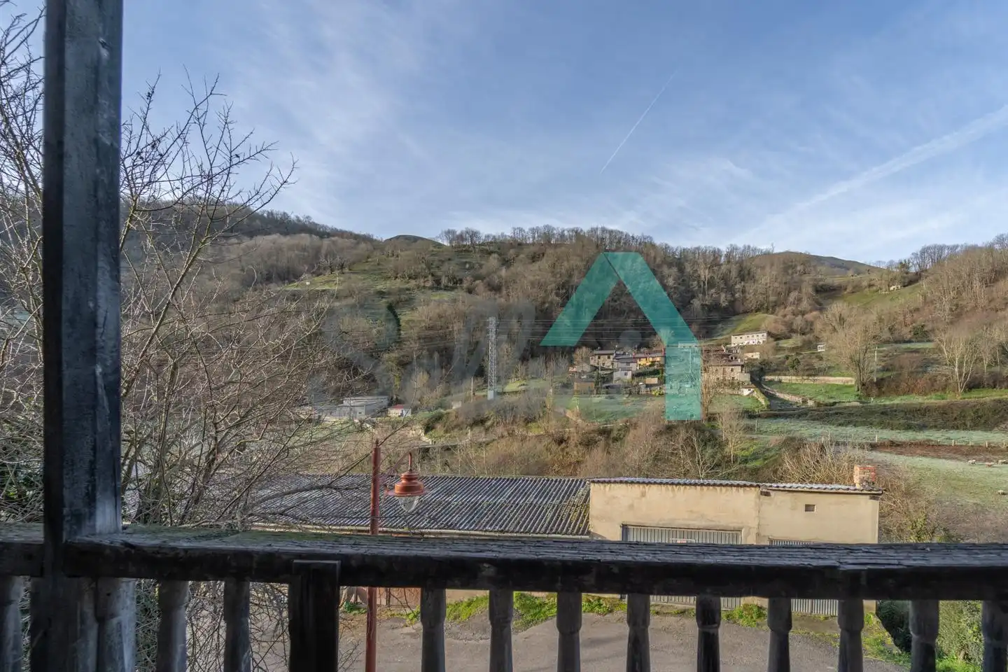 Vista exterior de Casa adosada en venta en Quirós con Parquet y Trastero