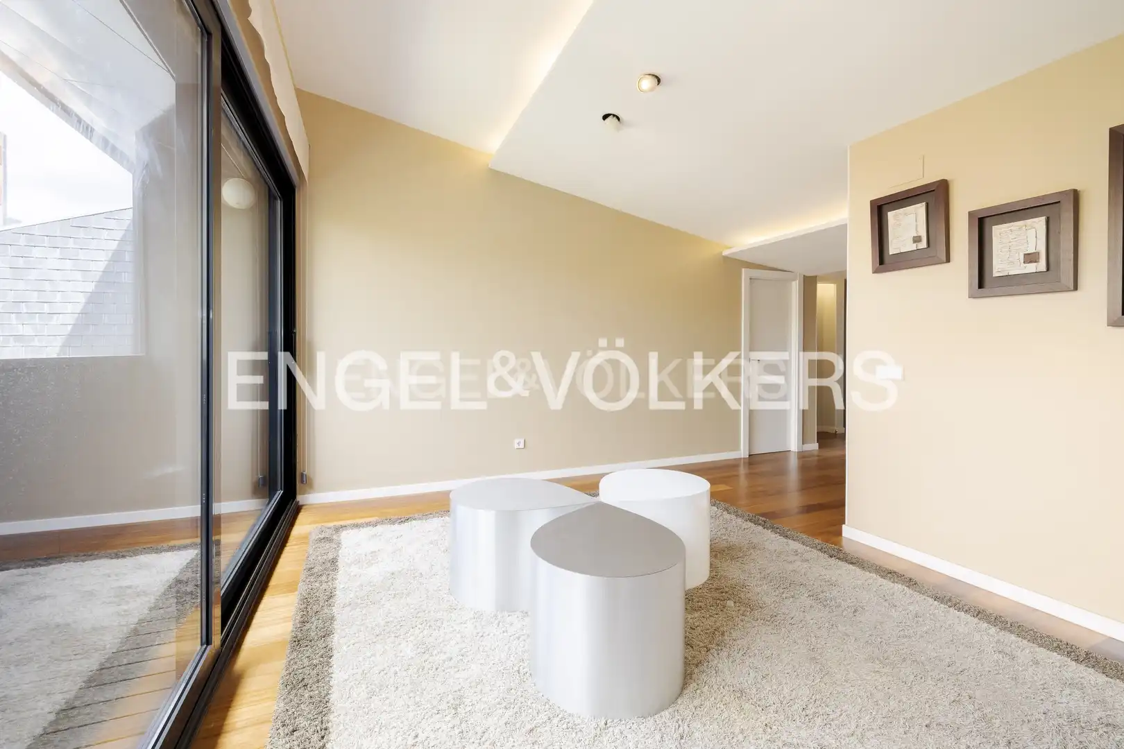 Living room of Houses for sale in Madrid  with Air Conditioner, Heating and Terrace