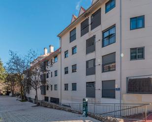 Vista exterior de Pis en venda en El Escorial amb Calefacció, Traster i Piscina