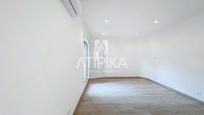 Bedroom of Flat for sale in  Barcelona Capital  with Air Conditioner, Parquet flooring and Terrace