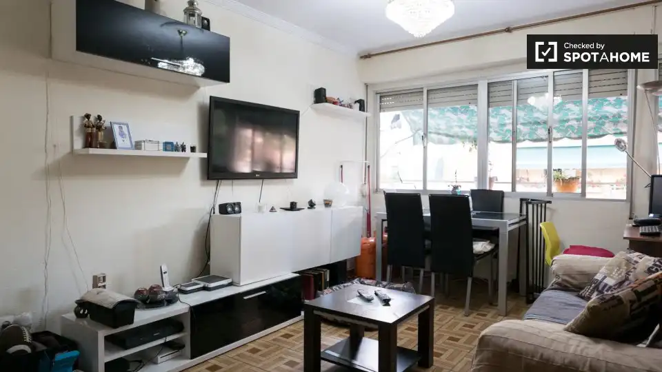 Room in Palomeras Sureste