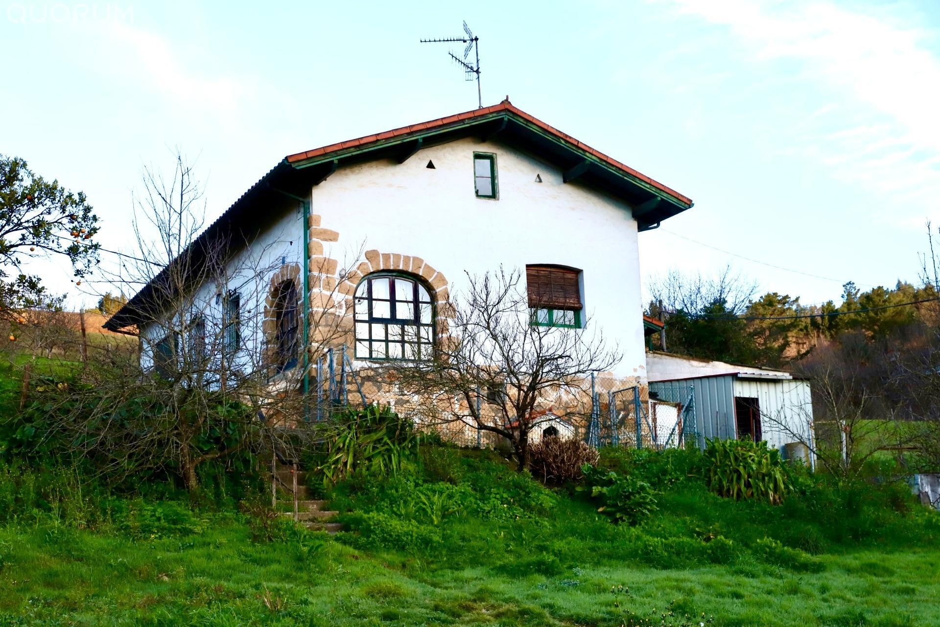 Außenansicht von Country house zum Verkauf in Berango