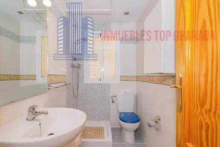 Bathroom of Flat for sale in Atarfe  with Heating