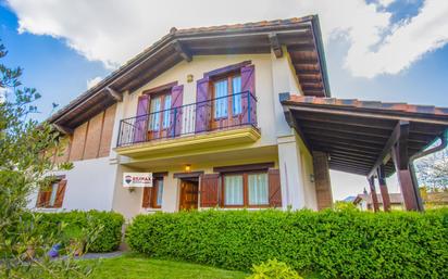 Außenansicht von Haus oder Chalet zum verkauf in Otxandio mit Terrasse und Balkon