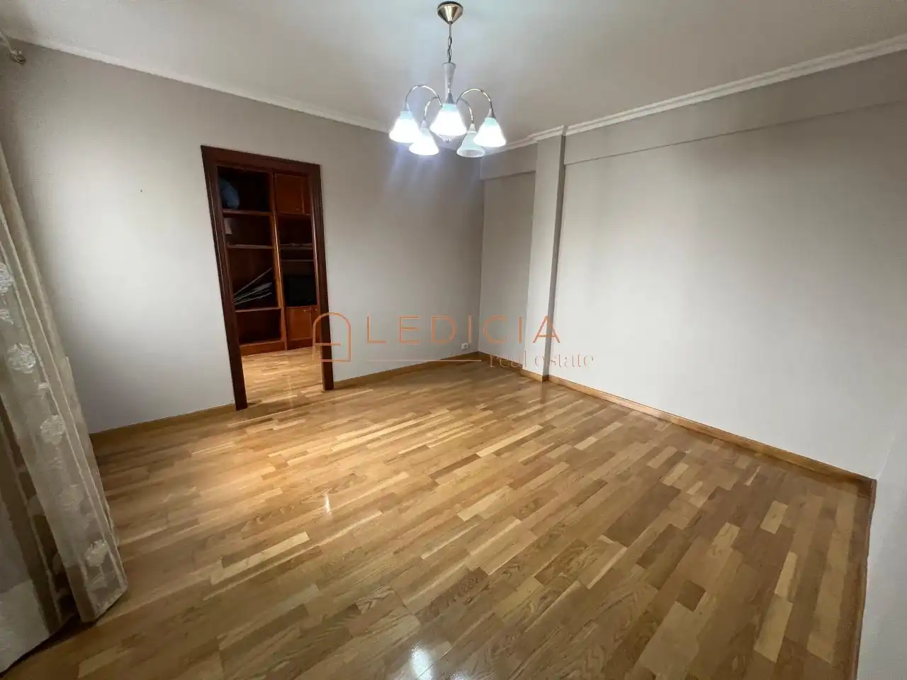 Habitación de Piso de alquiler en Vigo  con Calefacción, Parquet y Amueblado