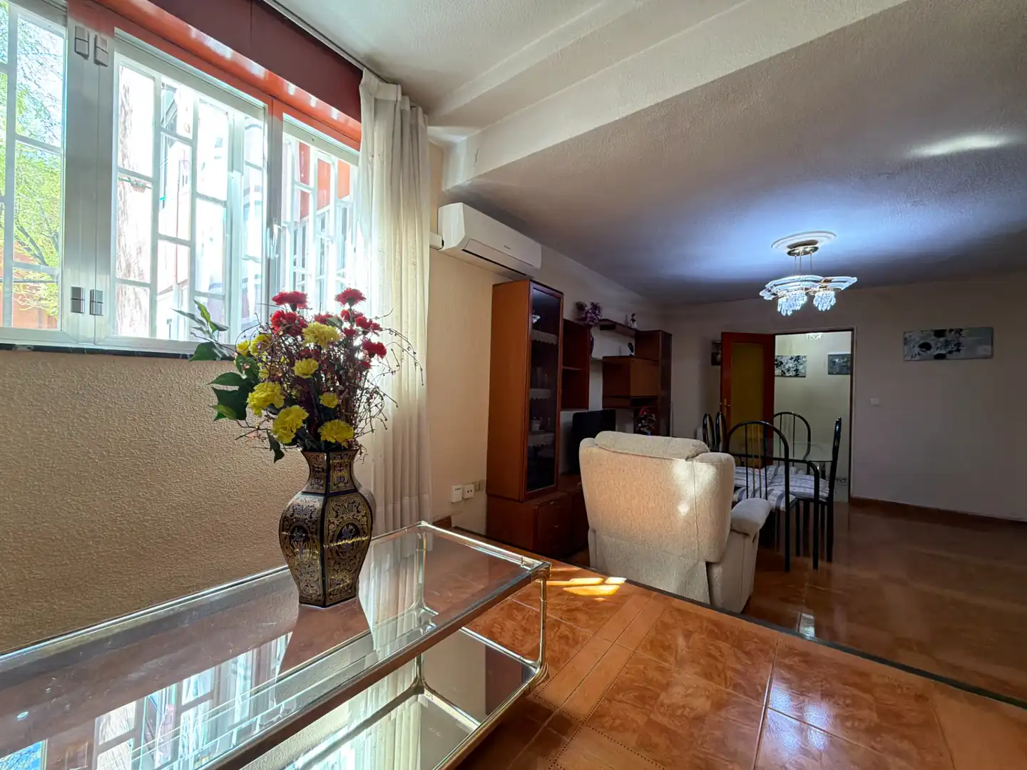 Living room of Flat for sale in Madrid  with Air Conditioner, Heating and Furnished
